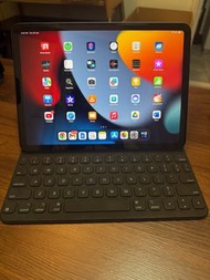 iPad Air (5th Generation)  + Smart Keyboard Folio