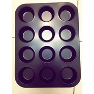 12-hole cupcake baking tray
