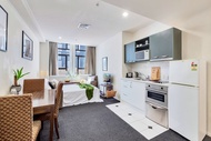 Central Queen St Apartment | Aircon &amp; WiFi