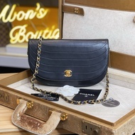 Chanel vintage coco金釦黑羊皮半月鍊包🖤復古質感