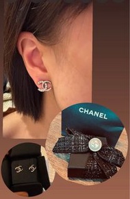 Chanel 耳環，極新 聖誕包裝 有盒有單