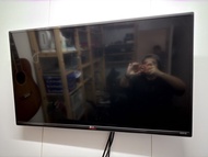 40吋 LG Ultra HD 液晶電視 （無遙控）+ NB North Bayou F450 全方位旋轉伸縮臂架一套