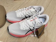 日本牌子偏細一碼～正版 全新有盒 ASICS MAGIC SPEED 3 跑鞋 超級輕