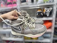 Nike Kyrie 8 Sneakers