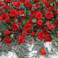 Tanaman merah mawar hijau mewah gantungan dinding anggur pot bunga