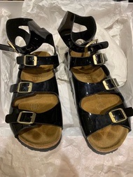 Birkenstock 漆皮版