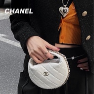 ✨Chanel 99新閒置帶膜23B Pouch月牙包🤍