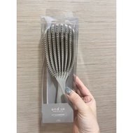 Japan 3COINS fit hairbrush and us