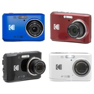 [DJS LIFESTYLE] KODAK PIXPRO FZ45 柯達數碼相機的突出特點之一是使用 AA 電池，提供靈活性和便利性，尤其是在旅行時。27mm 廣角鏡頭不僅可以捕捉廣闊的整體影像，還具