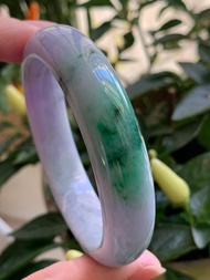 妖紫色#53-54正圈  緬甸天然翡翠A貨  妖紫色底飄辣陽綠色飄花翡翠玉手鐲 適合52-54圈口佩戴
