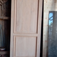 kusen + pintu kayu kamper.ukuran 2 m x 82 cm - 2,10 m x 82 cm.rp1,35jt