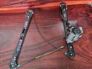 รางกระจก BMW E46 หน้าขวาหน้าช้าย(แท้ญี่ปุ่น)