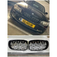 [READY STOCK] BMW E81 E87 E82 E88 128i 130i 135i (2008-2011) Grille Diamond Double Line Dual Slats