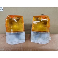 MITSUBISHI PAJERO L047 / L049 / LO47 / LO49 PARKING CORNER SIGNAL LIGHT LAMP / ANGLE LAMP LAMPU 100 