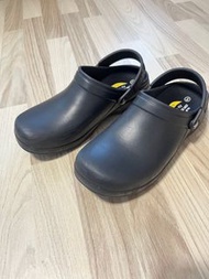 Skechers RIVERBOUND 套穿式工作鞋 防滑 防水 Skechers Arch Fit 鞋墊