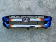 กระจังหน้า หน้ากระจัง รถยนต์ ​ไทเกอร์​ D4D โตโยต้า ไฮลัก ทรงตัวเตี้ย 4x2 พร้อมโลโก้​โตโยต้า สีไทเทเน