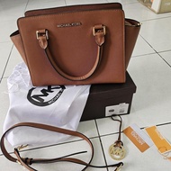 tas MK selma brown preloved