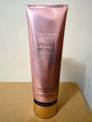 Victoria's Secret Velvet Petals 香氛乳液 236ml (Exp: 2027/6)