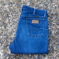 W4/39 Second-Hand Wrangler Jeans Model 13MWZ Actual Waist Measurement 39" Total Length 44.5" Leg Bot