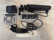 GoPro Hero11 連防水殼+3原廠電+延長棒+充電器