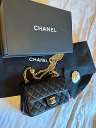 Chanel 20 cm Flap Bag with Camellia Adjust /黑色金扣山茶花調節扣