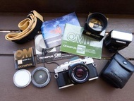 勁抵 Olympus OM-F 菲林相機 連大光圈鏡頭 加最齊配件 閃燈 hood遮光罩等 送OM精品 不是OM10 OM1 OM2