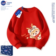 เสื้อสเวตเตอร์สีแดงลายมังกร NASA ชุดต้อนรับปีใหม่สำหรับเด็กชายชุดปีใหม่สำหรับฤดูหนาวชุดปีนักษัตรมังกรปี2024สำหรับเด็ก