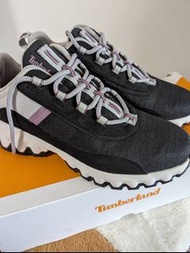 Timberland 女款黑色磨砂革休閒鞋