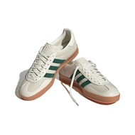 Adidas Original Gazelle dengan bahagian dalam berwarna putih dan hujung kaki berbentuk T berwarna hi