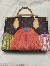 【100% 正品】LV x 草間彌生 聯名限量款 OnTheGo PM（附南瓜零錢包/寬肩帶）