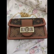 LV M68746

Dauphine鏈條包