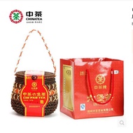 Teh Liu Bao Wuzhou Guangxi Jenama Zhong Cha – 500g (Tahun 2017, Kod 8218)   中茶牌 廣西梧州 六堡茶 500G 2017 年