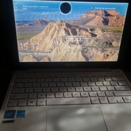 laptop/notebook Asus E20MAH bekas