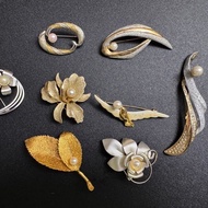 [AKO_05] Japanese Akoya pearl brooch - Classic style flower brooch with pearls