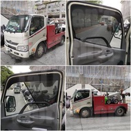 Hino 300 的專車專用濾光窗網太陽擋