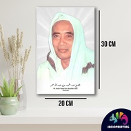 Foto Poster KH Abdul Hamid / Mbah Hamid Pasuruan Ulama Wall Decor Kayu Frame