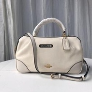 Chris 精品代購 COACH 寇馳 69621 新款 白色手提包 荔枝紋牛皮枕頭包  美國代購