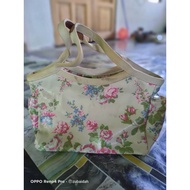 bag cath kidston pegang .