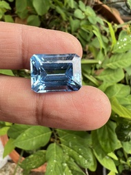 พลอยอัด สีบลูโทพาส เหลี่ยมชั้น รูปสี่เหลี่ยม  BLUE TOPAZsize 12x16mm  18   CARATS STEP  CUTTING  GEM