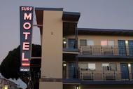 衝浪汽車旅館 (Surf Motel)