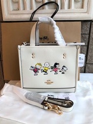 🍀Coach x #Peanuts Dempsey #tote 22 with #snoopy and friends motif🍀 GET SET FOR SEASON