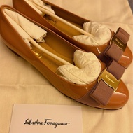 Ferragamo 經典女款平底鞋 VARINA