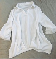 買衣送衣法式款日系韓系V領白色捉折短袖襯衫略瑕s m可，送粉藍色長褲只送不賣，只要一件，$格一樣