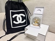 現貨優惠🔥2023  Gift set✅  Chanel 香奈兒聖誕限定禮盒套裝✨最新款聖誕水晶球送帆布袋揹包，黑白色🩷自用送禮 Christmas gift
