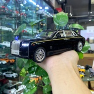 Mô hình xe Rolls-Royce Phantom VIII tỉ lệ 1:24 hãng CHEZHI
