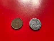 兩枚英國英女皇頭像1977年1便士和1982年20便士硬幣合售$10