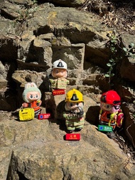 Labubu消防衣套 +喉筆+ 黃色救援頭盔+ 消防面罩+ 紅色背包+ AED