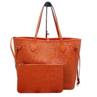 路易威登 M40884 Epi Neverfull 中型托特包
LOUIS VUITTON橙色款 [二手]
