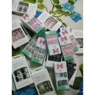 24 Lovely Artificial Nails