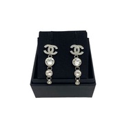 全新CHANEL耳環 ABA969 2023SS CC LOGO 銀色水鑽垂吊#BRAND NEW#香榭站正品
